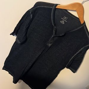 Thin short sleeve tshirt with buttons